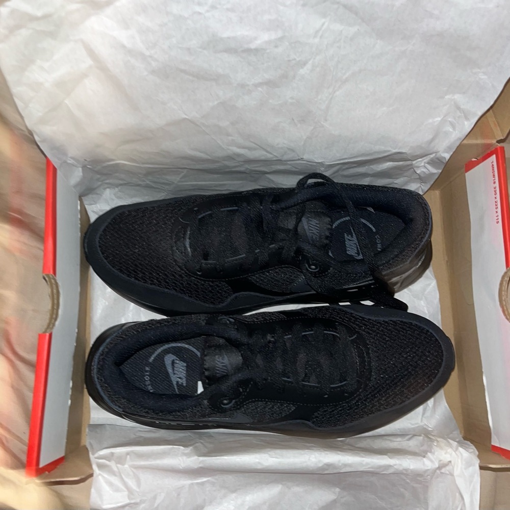 NIKE AIR MAX SYSTEM SIZE 9M or 10.5W